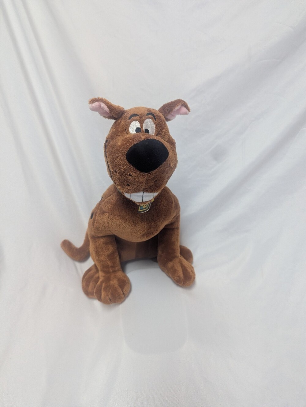Universal Studio 14" Sitting Scooby Doo Plush Stuffed Animal Sitting Smiling